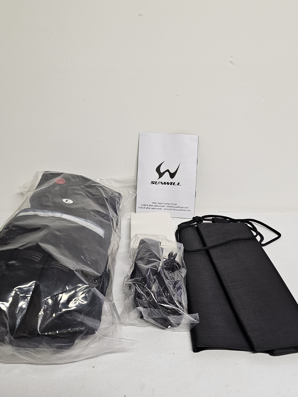 Sunwill Battery Heated Gloves Kit w/ Rechargeable Batteries - Unused Open Box L